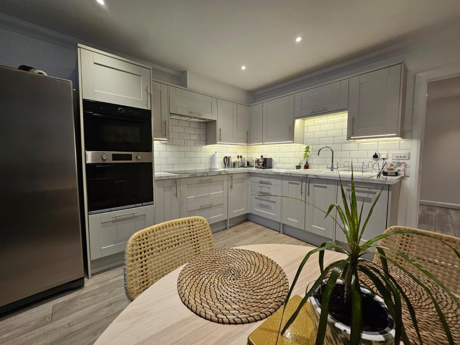 River Breeze Balcony 4 ليتلهامبتون المظهر الخارجي الصورة